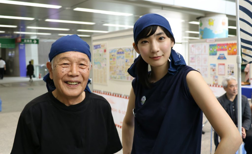日本に３人しかいない銭湯絵師に超美人が弟子入り 芸大生の勝海麻衣さんが可愛いと話題 中2イズム
