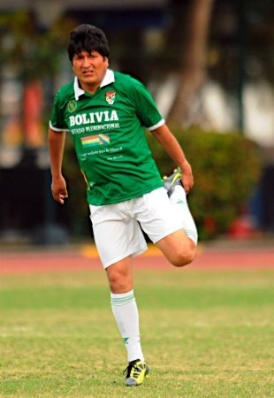 「夢は叶う！」ボリビア大統領がプロサッカー選手に！