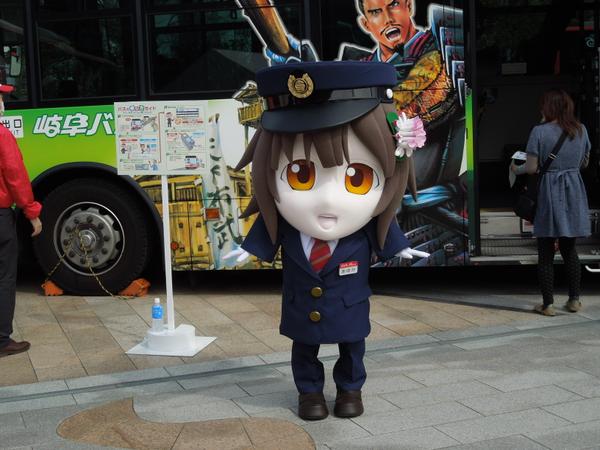 岐阜バス公式キャラクターあゆかちゃん、着ぐるみの縮尺がおかし過ぎてザワつく人続出