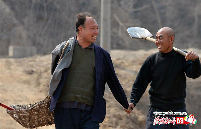 blind-man-amputee-plant-trees-china-11