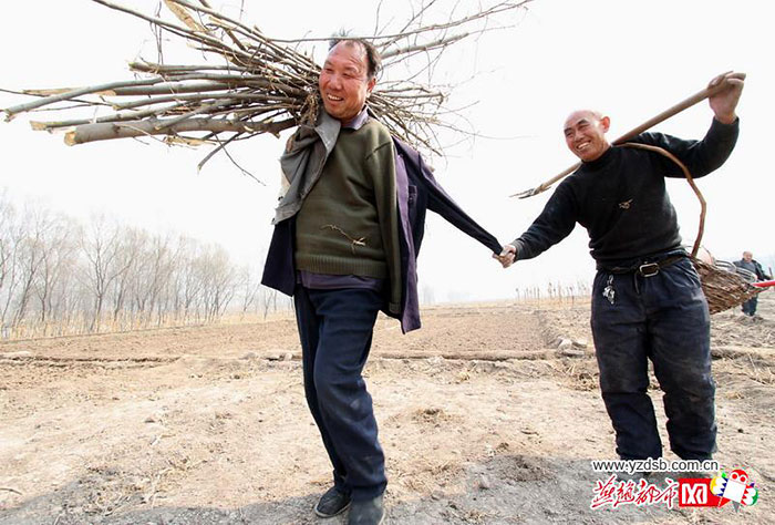 blind-man-amputee-plant-trees-china-12