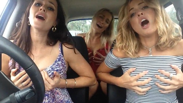女子3人が車中で「ボヘミアン・ラプソディ」をリップシンク！振り付けが猛烈にエロ可愛いぞ！