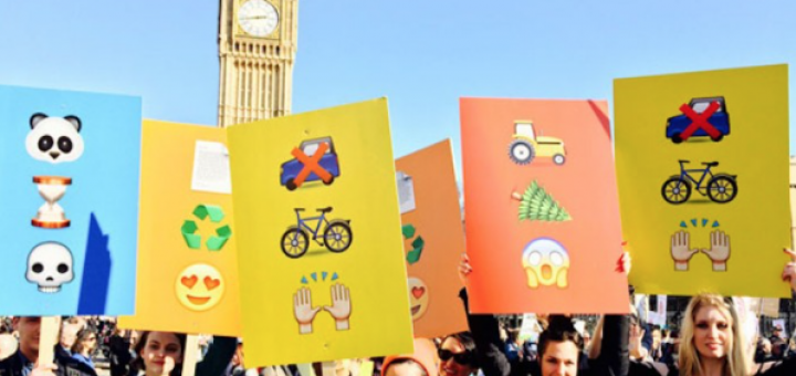 Iphoneの絵文字風プラカードで威圧感ゼロ ロンドンの抗議デモがスマート 中2イズム