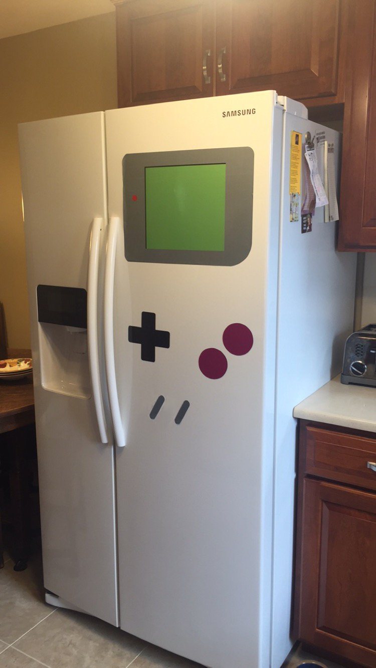 貼るだけで冷蔵庫がゲームボーイに変身！ゲーマー心をくすぐるマグネット