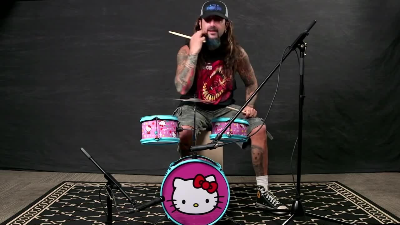 元Dream Theaterマイク・ポートノイさん子供用キティのドラムセットで神演奏