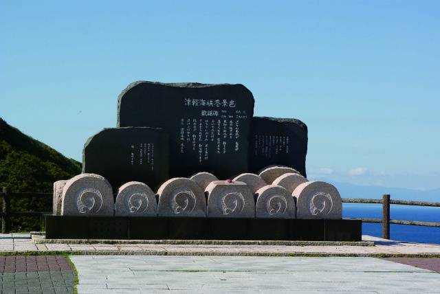 「津軽海峡冬景色」歌謡碑にある不自然なボタンを押すと…恥ずかしい罠にハマると話題