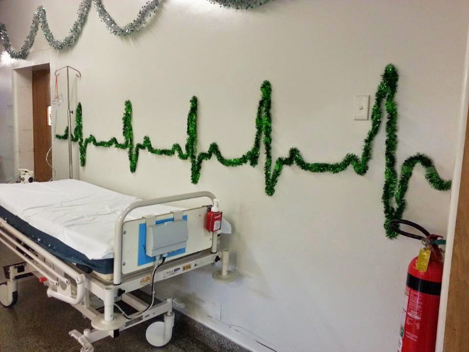 海外はひと味ちがう！病院のユーモラスな面白クリスマス装飾まとめ