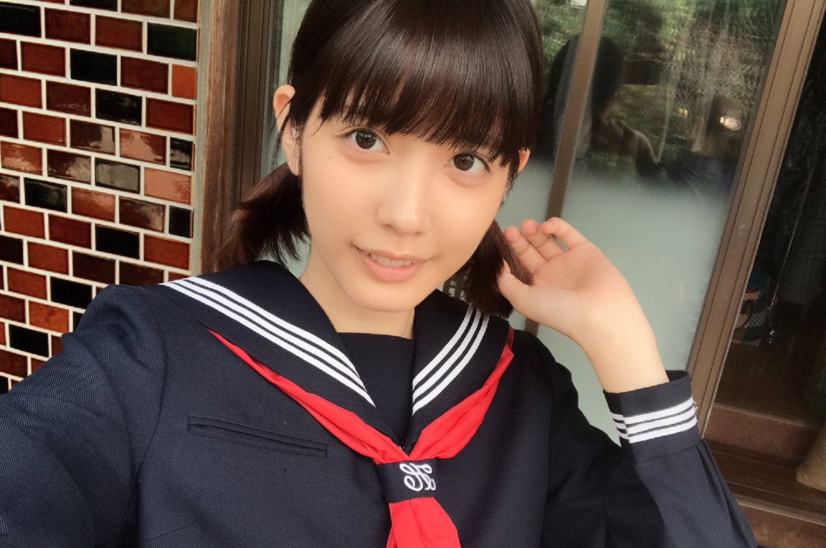 松田るか女子高生の制服姿を披露！23歳とは思えないフレッシュさで可愛い