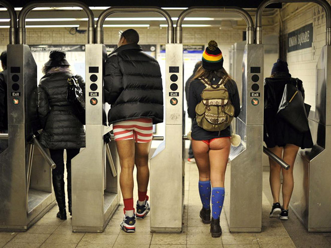 パンイチで地下鉄に乗る！ズボンを履かないおバカなイベントが今年も開催