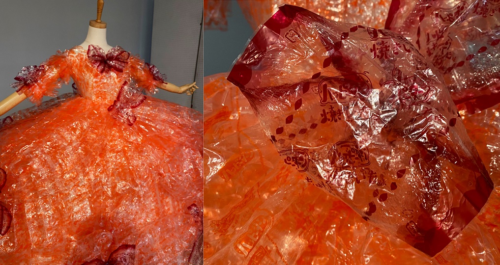 ハッピーターン4000個分の包み紙でドレス制作！美大生のアート作品「幸服」が話題