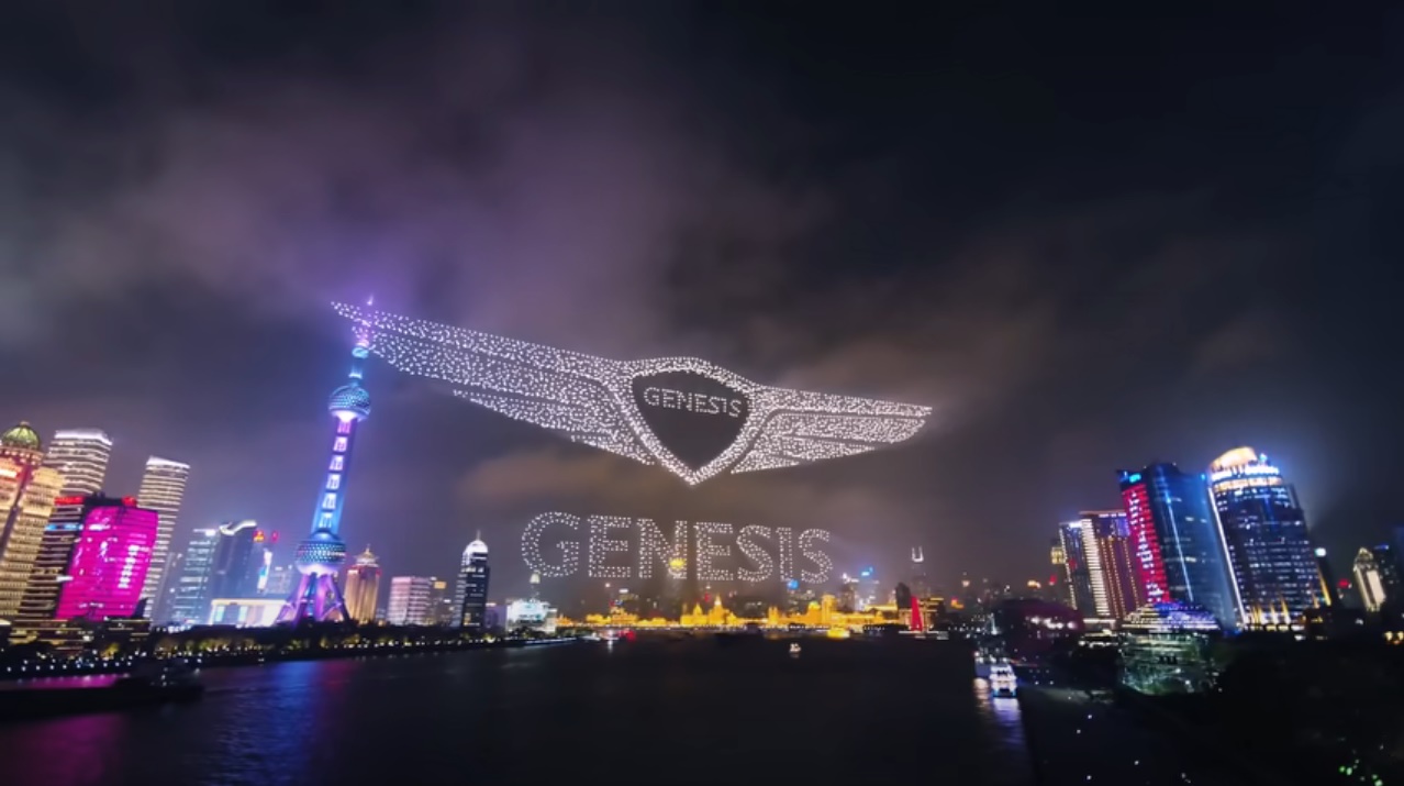 上海の夜空に3281機のドローンが飛行！現代自動車がギネス世界記録を更新